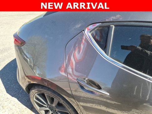 Used 2019 MAZDA MAZDA3 Hatchback w/ Preferred Package image 9