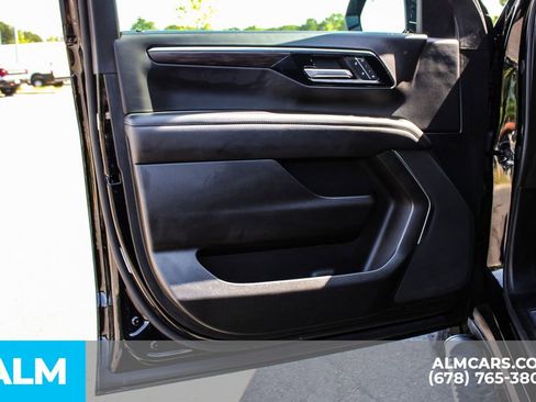 Used 2025 Chevrolet Suburban Z71 AWD/4WD image 40