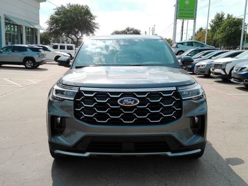 Used 2025 Ford Explorer Platinum w/ LUX Leather Package AWD/4WD image 3