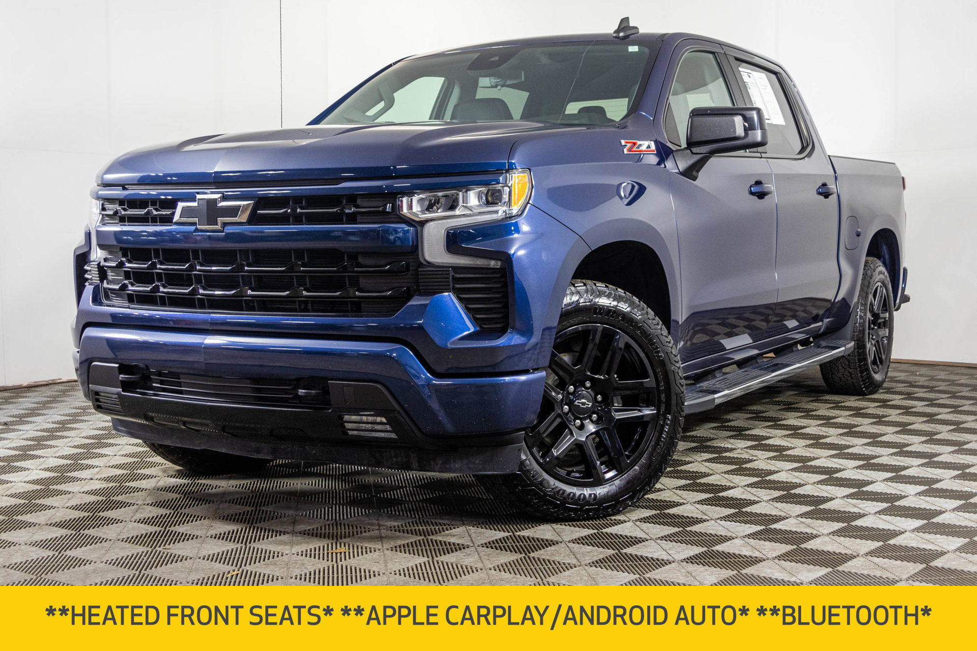 Used 2022 Chevrolet Silverado 1500 RST w/ Z71 Off-Road Package AWD/4WD image 2