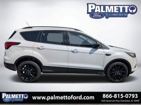 Used 2019 Ford Escape SE FWD image 2