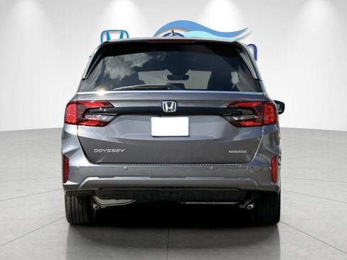 New 2026 Honda Odyssey Touring image 4