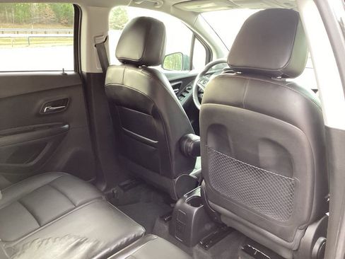 Used 2021 Chevrolet Trax LT w/ Premium Seat Package image 36