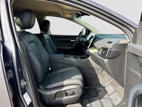 New 2025 VinFast VF 8 Eco AWD/4WD image 27