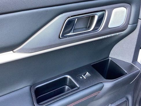 Used 2025 Ford Explorer ST image 16