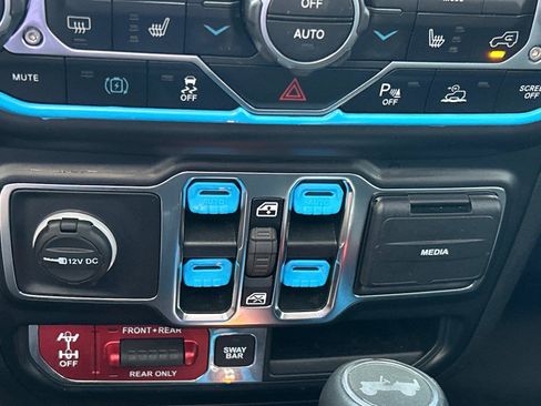Used 2022 Jeep Wrangler Unlimited Rubicon 4xe w/ Cold Weather Group AWD/4WD image 25