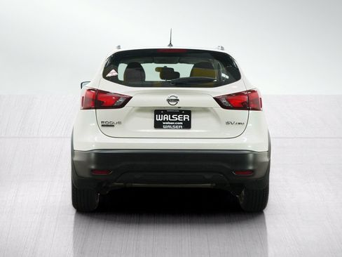 Used 2017 Nissan Rogue Sport SV w/ SV All-Weather Package AWD/4WD image 4