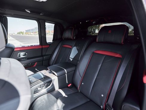 Used 2022 Rolls-Royce Cullinan Black Badge image 45