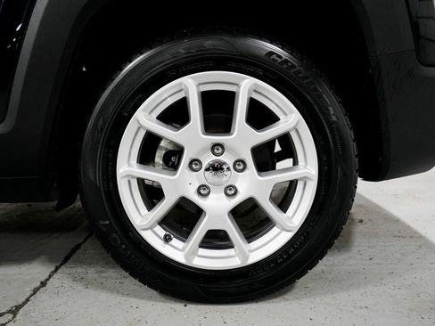 Used 2019 Jeep Renegade Latitude w/ Safety & Security Group II image 23