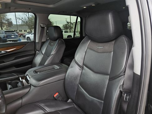 Used 2020 Cadillac Escalade Luxury image 12