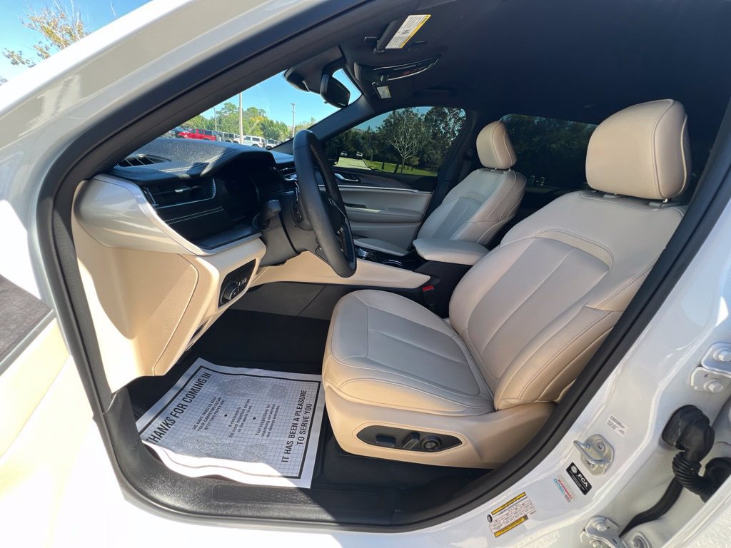 Used 2024 Jeep Grand Cherokee L Limited RWD image 34