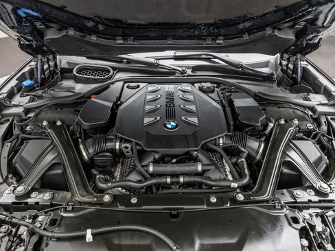 Used 2024 BMW 760i xDrive w/ Executive Package AWD/4WD image 9