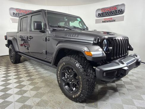 Used 2023 Jeep Gladiator Willys image 1
