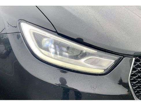 Used 2024 Chrysler Pacifica Touring-L image 28