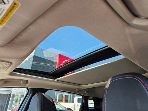 New 2026 Nissan Kicks SR image 8