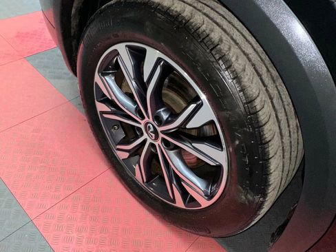 Used 2017 INFINITI QX30 Premium w/ Navigation Package image 44