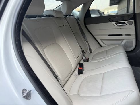 Used 2016 Jaguar XF Prestige image 17