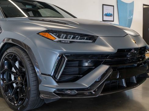 Used 2023 Lamborghini Urus Performante AWD/4WD image 36