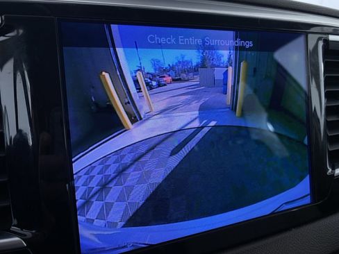 Used 2017 Chrysler Pacifica Touring-L Plus image 7