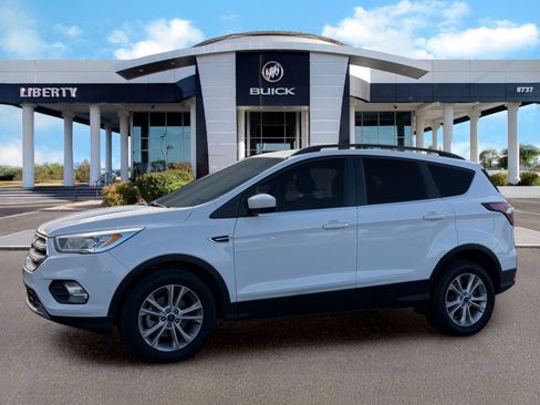 Used 2017 Ford Escape SE w/ Equipment Group 201A FWD image 4
