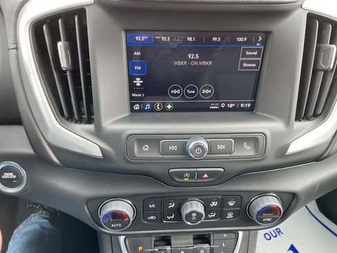 Used 2023 GMC Terrain SLE w/ Driver Convenience Package image 22