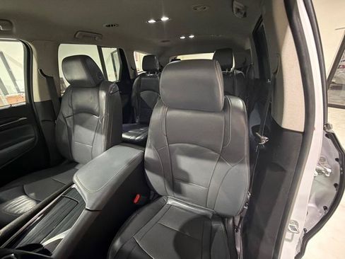 Used 2018 Buick Enclave Essence FWD image 17