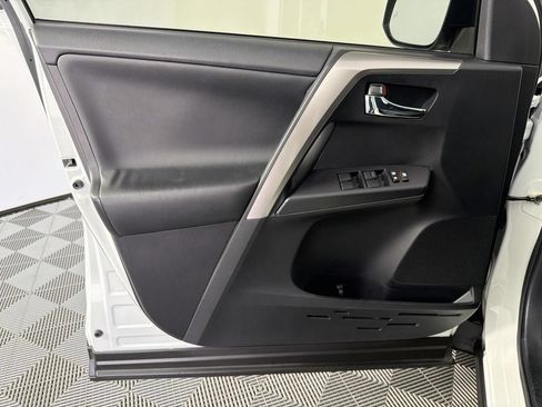 Used 2017 Toyota RAV4 XLE AWD/4WD image 19