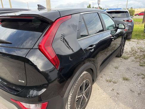 Used 2025 Kia Niro LX FWD image 4
