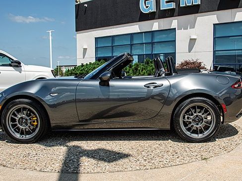 Used 2019 MAZDA MX-5 Miata Grand Touring w/ GT-S Package RWD image 2