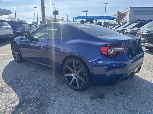 Used 2017 Toyota 86 image 5