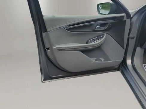 Used 2017 Chevrolet Impala LT FWD image 9