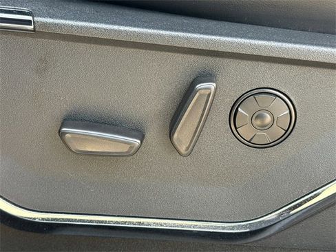 Used 2024 Ford F350 Platinum w/ FX4 Off-Road Package image 24