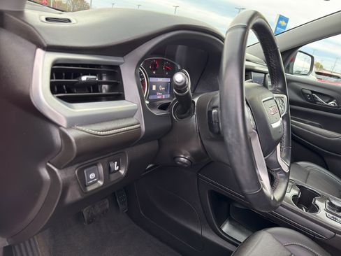 Certified 2023 GMC Acadia SLT w/ Preferred Package image 14