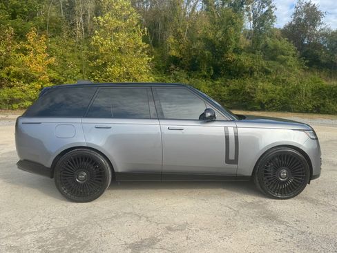 Used 2023 Land Rover Range Rover SE image 8