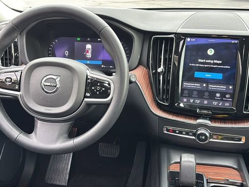 Certified 2023 Volvo XC60 B5 Plus w/ Climate Package AWD/4WD image 7