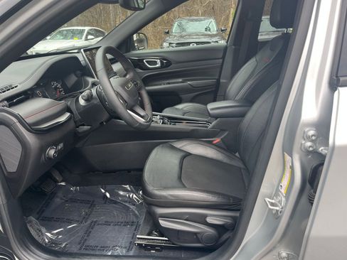 Used 2025 Jeep Compass Trailhawk image 22