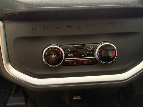 Used 2025 Ford Expedition Max Platinum AWD/4WD image 14