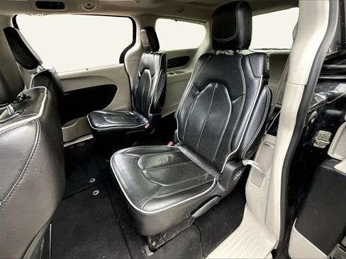 Used 2022 Chrysler Pacifica Limited image 22