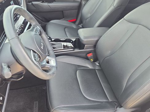 Used 2025 Kia Sportage EX FWD image 15