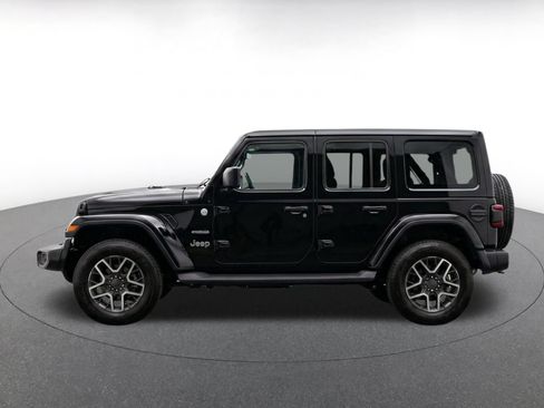 Used 2025 Jeep Wrangler Unlimited Sahara AWD/4WD image 4