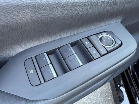 New 2025 Toyota Prius Plug-In Hybrid FWD image 13