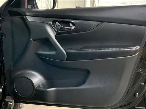 Used 2016 Nissan Rogue SL w/ SL Premium Package image 23