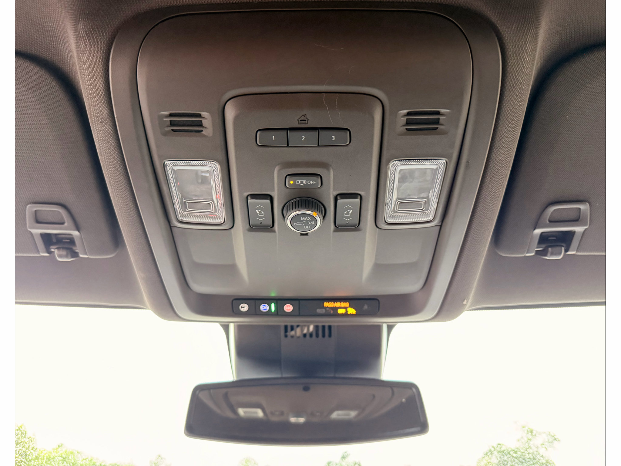 Used 2024 Chevrolet Suburban LT w/ Luxury Package AWD/4WD image 14