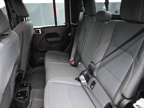 Used 2024 Jeep Gladiator Sport AWD/4WD image 17
