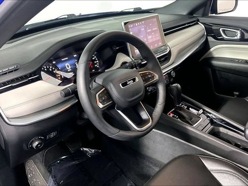 Used 2025 Jeep Compass Limited AWD/4WD image 13
