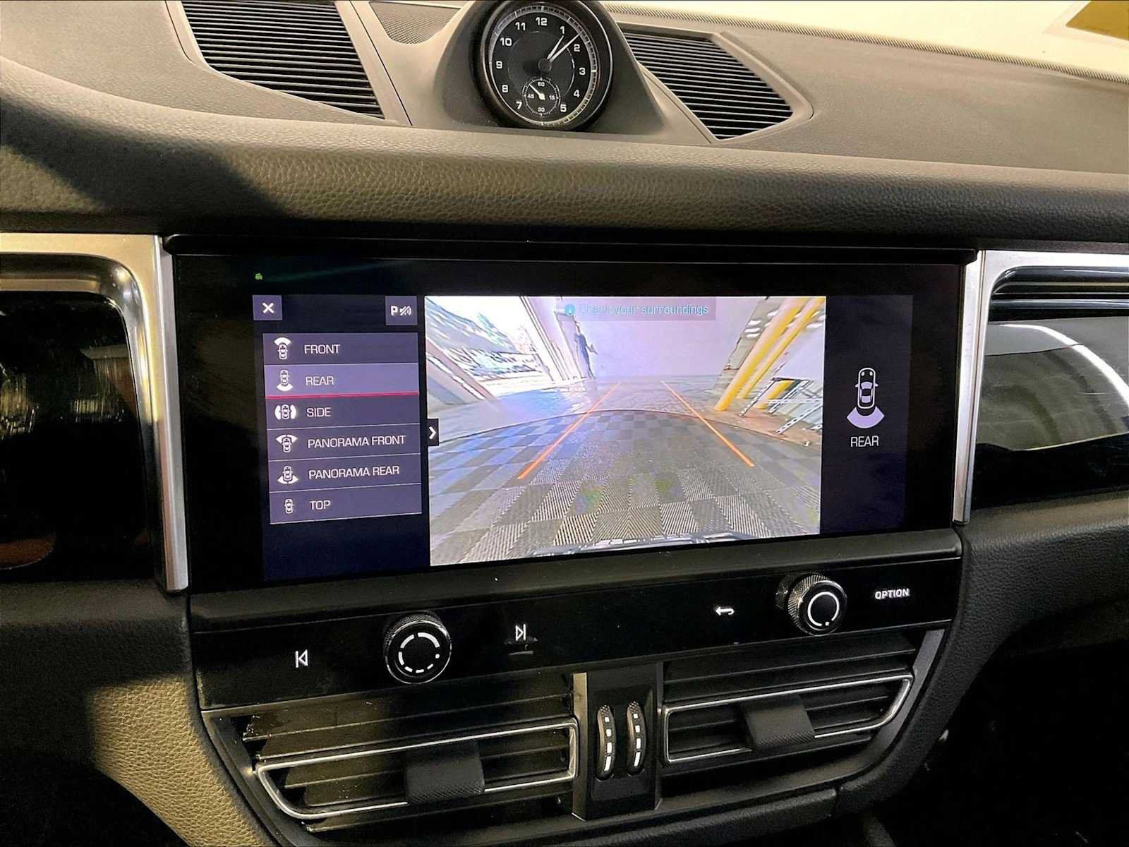 Certified 2023 Porsche Macan AWD/4WD image 31