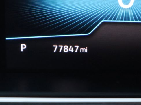 Used 2023 Volkswagen Tiguan SE R-Line image 18