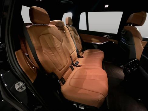 Used 2022 BMW X7 M50i w/ Executive Package AWD/4WD image 19