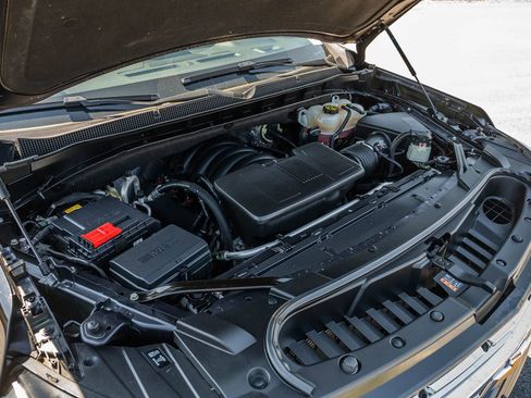 Used 2023 Chevrolet Suburban Premier image 21