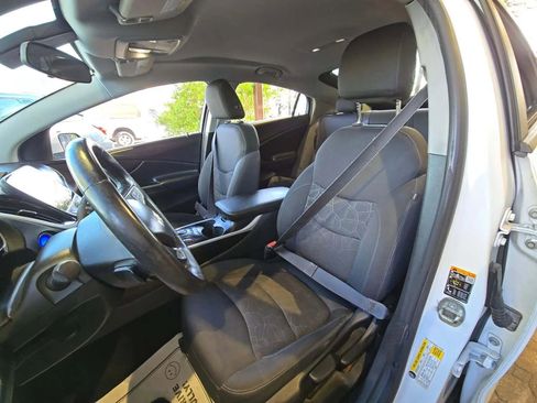 Used 2016 Chevrolet Volt LT w/ Comfort Package FWD image 5